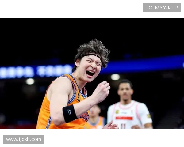 上海篮球队比赛经验引发热议球迷对战术选择和临场表现的分歧分析