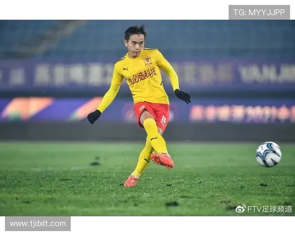 杨伟专访：从绿茵场到人生舞台的足球旅程回顾与展望