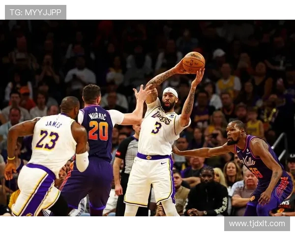 2018年10月13日湖人与勇士的激烈对决回顾与精彩瞬间分析