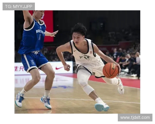广东队与江苏南钢激战四月五日争夺篮球赛季重要胜利