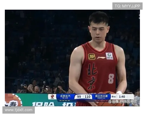 方硕如何在篮球赛场上展现个人魅力与团队协作精神的完美结合