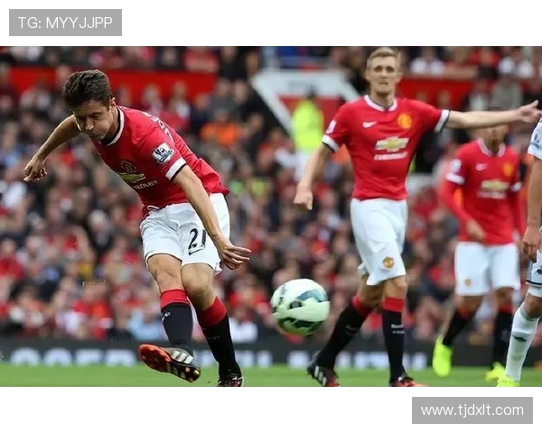 罗德里在曼城的崛起与影响力分析解析其在球队战术中的关键角色与贡献