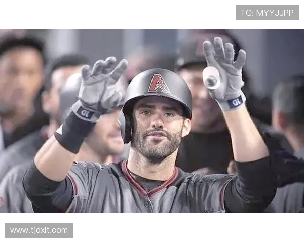 马丁内斯的传奇旅程：从青涩球员到世界足球巨星的蜕变与荣耀