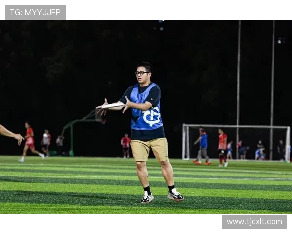 南京飞盘队与武汉飞盘队赛后复盘战术分析及关键表现总结